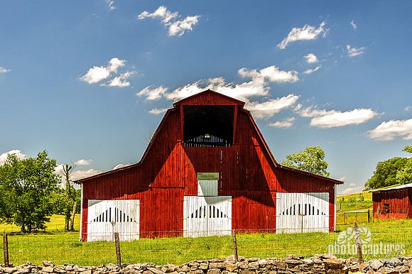 Front View of Red Barn Gordonsville TN