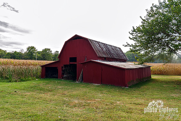 Northern Middle Tennessee Red Farm Barn