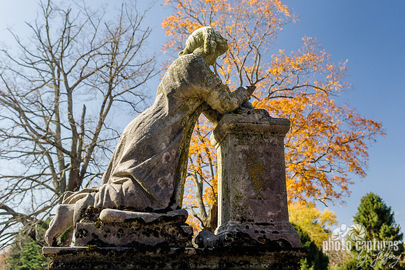 Maple Grove Cemetery female sculpture kneeling in prayer