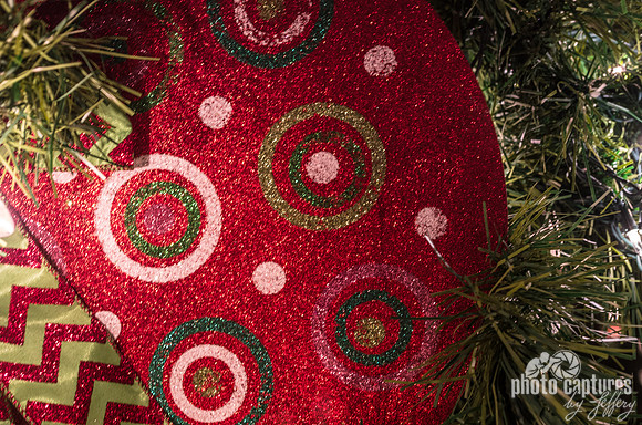 Delta tree with retro ornament